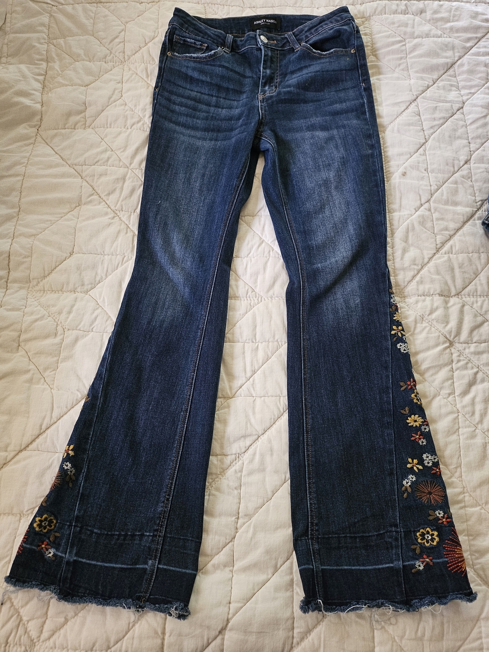 Ashley Mason Mid-Rise  Floral Embroidered Bootcut Jeans- Size 7 - Picture 2 of 10